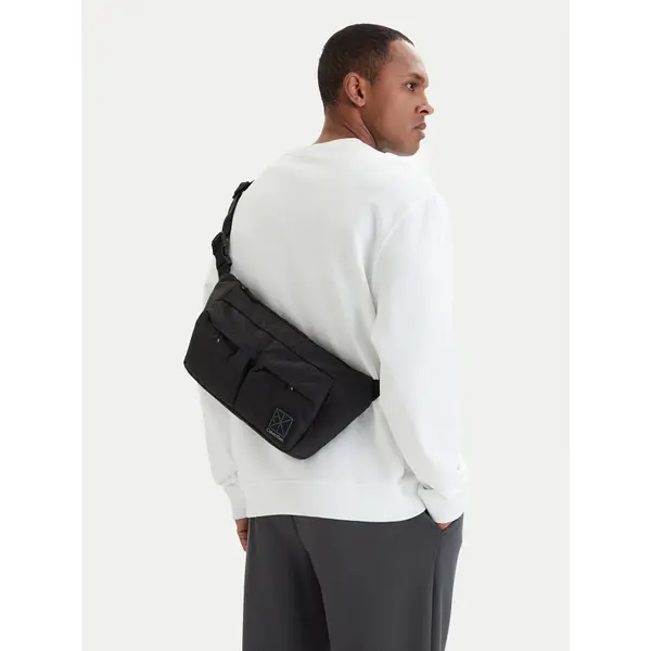 Calvin Klein Torbica oko struka﻿ Calvin Klein Utility Emblem Sling Waistbag LV04D3341G Crna