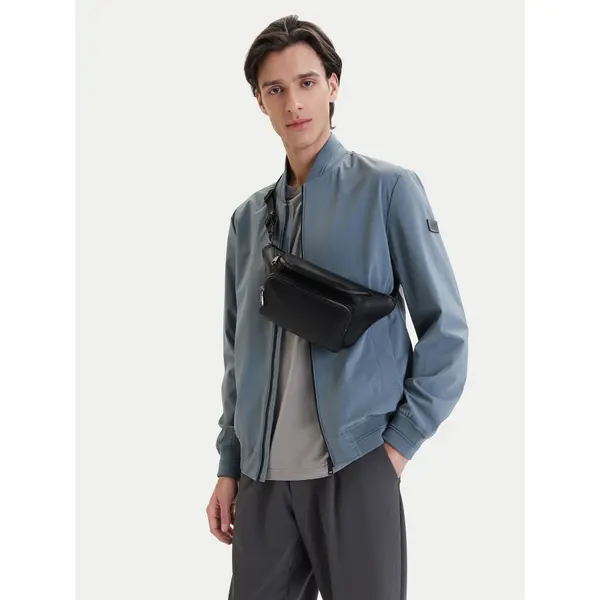 Calvin Klein Torbica oko struka﻿ Calvin Klein Webbing Strap Waistbag LV04D3130G Crna
