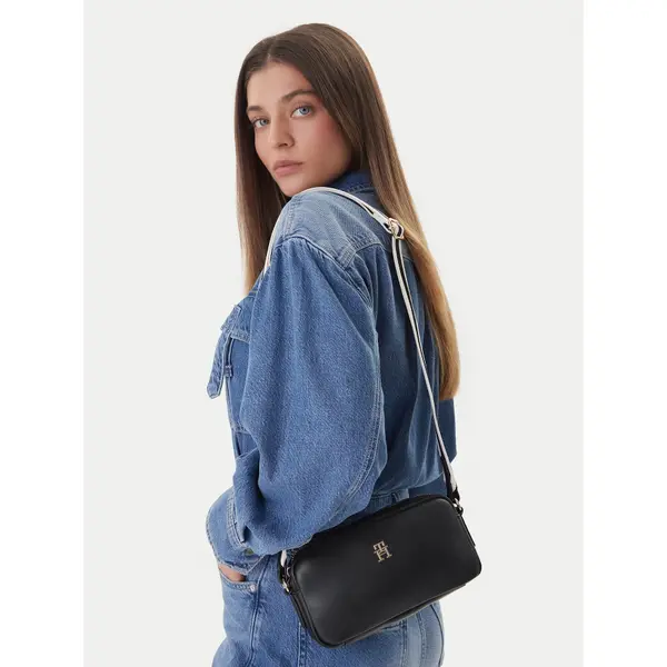 Tommy Hilfiger Torbica Tommy Hilfiger Th Essential Camera Bag AW0AW18370 Crna