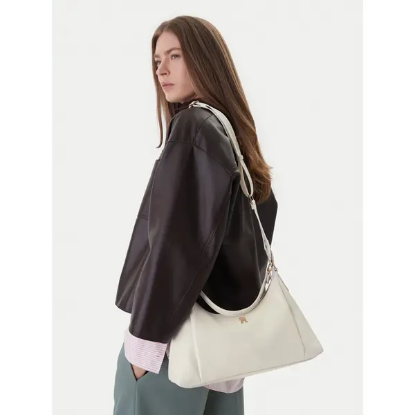 Tommy Hilfiger Torbica Tommy Hilfiger Th Essential Shoulder Bag AW0AW18373 Bež