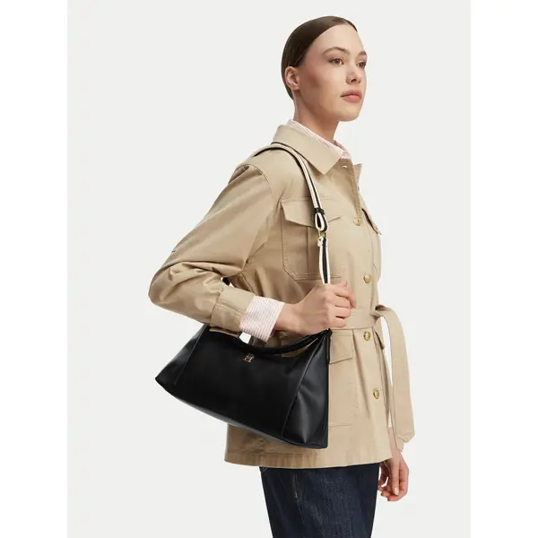 Tommy Hilfiger Torbica Tommy Hilfiger Th Essential Shoulder Bag AW0AW18374 Crna