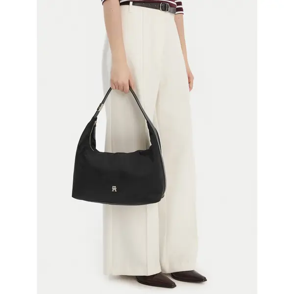 Tommy Hilfiger Torbica Tommy Hilfiger Th Go Hobo Nylon AW0AW18229 Crna