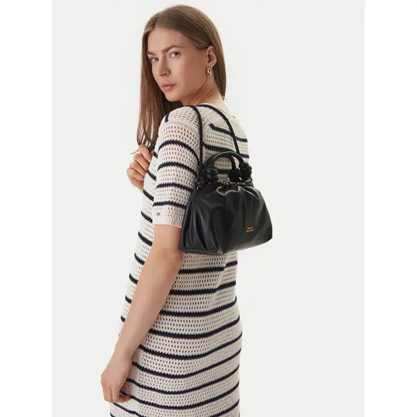 Tommy Hilfiger Torbica Tommy Hilfiger Th Soft Leather Med Crossover AW0AW18369 Crna