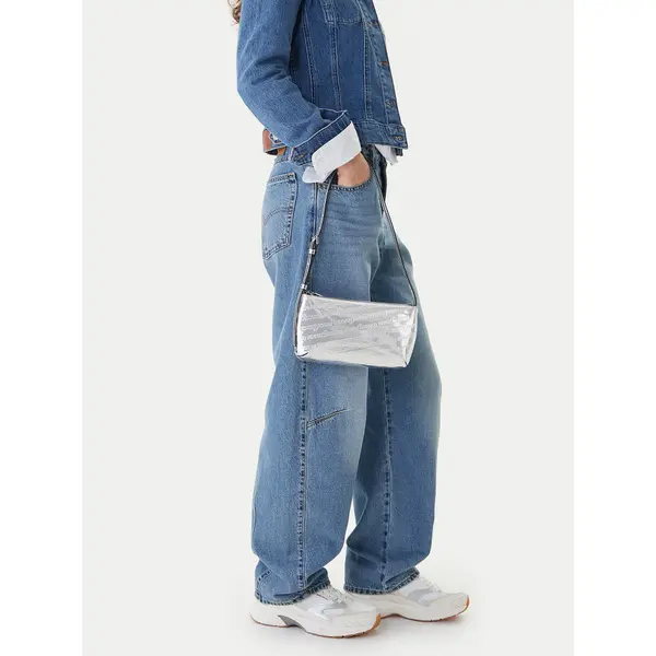 Tommy Jeans Torbica Tommy Jeans Tjw Must Metallic Shoulder Bag AW0AW18009 Srebrna