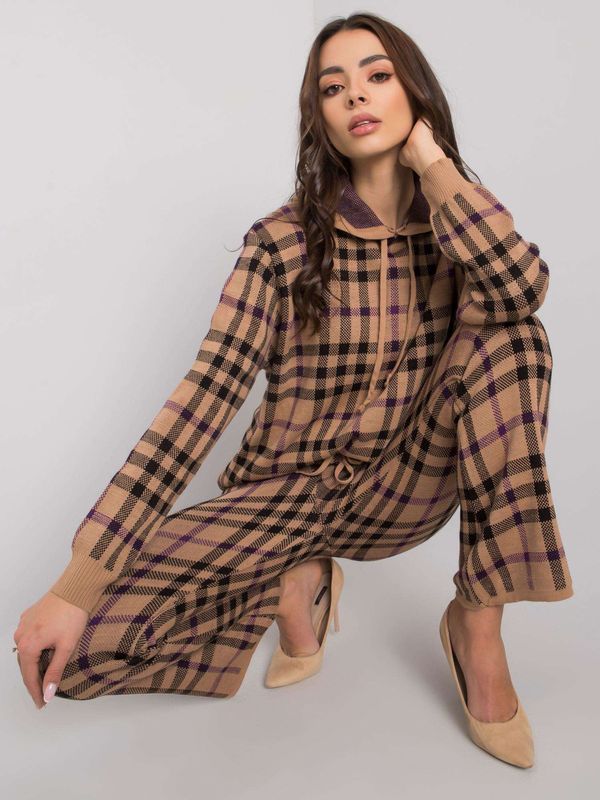 Fashionhunters Beige knitted set with Kattie trousers