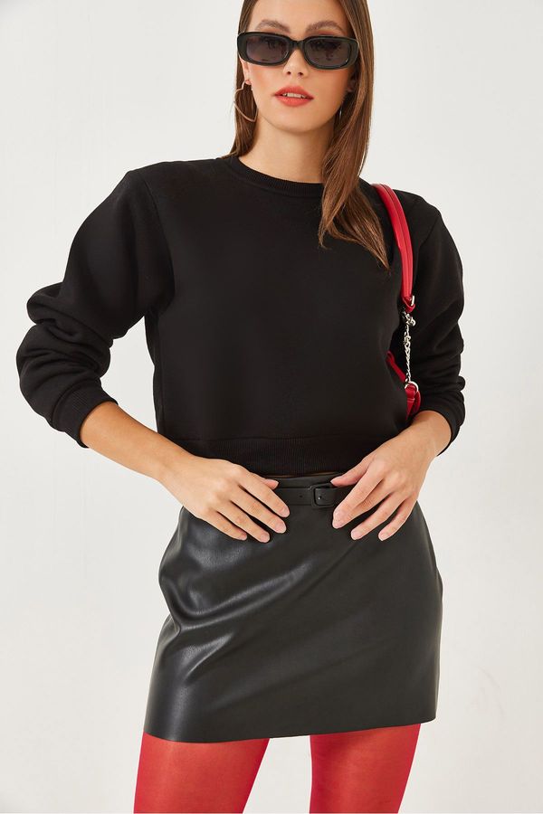 Bianco Lucci Bianco Lucci Women's Crew Neck Raised Basic Crop Sweatshirt