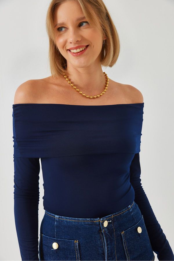 Bianco Lucci Bianco Lucci Women's Madonna Collar Blouse 378