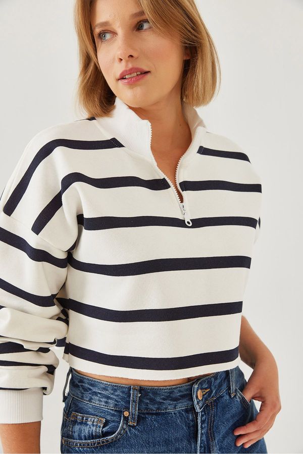 Bianco Lucci Bianco Lucci Women's Zippered Striped Crop Sweatshirt 3224