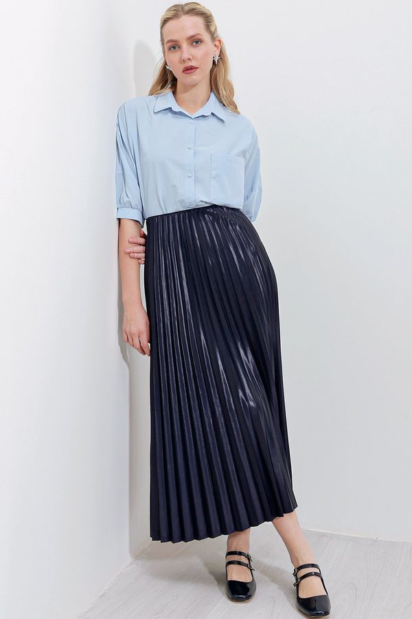 Bigdart Bigdart 8009 Leather Look Pleated Skirt - Navy Blue