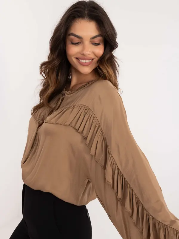 Och Bella Bluza s volanima u boji devine