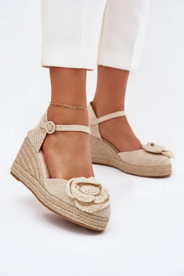 Boto Boto Women's Wedge Sandals With Braiding And Crocheted Flower Beige Ismilea