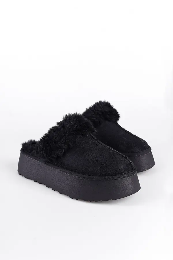 Capone Outfitters Capone Outfitters Furry Closed Toe Women's Slippers