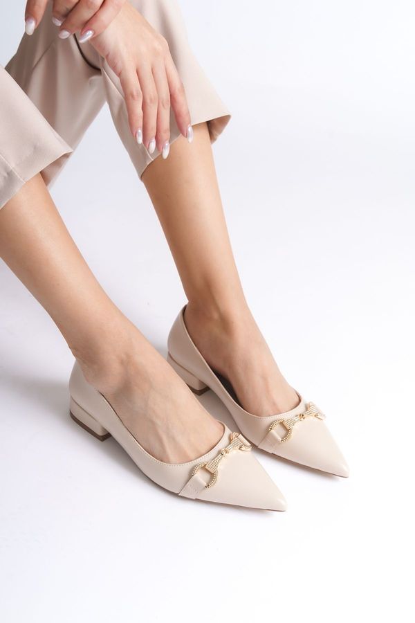 Capone Outfitters Capone Outfitters Pointed Toe Short Heeled Women's Shoes with Stone Buckle