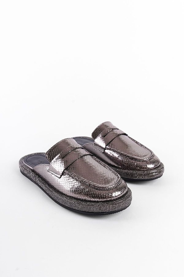 Capone Outfitters Capone Outfitters Women's Closed Toe Slippers with Stones