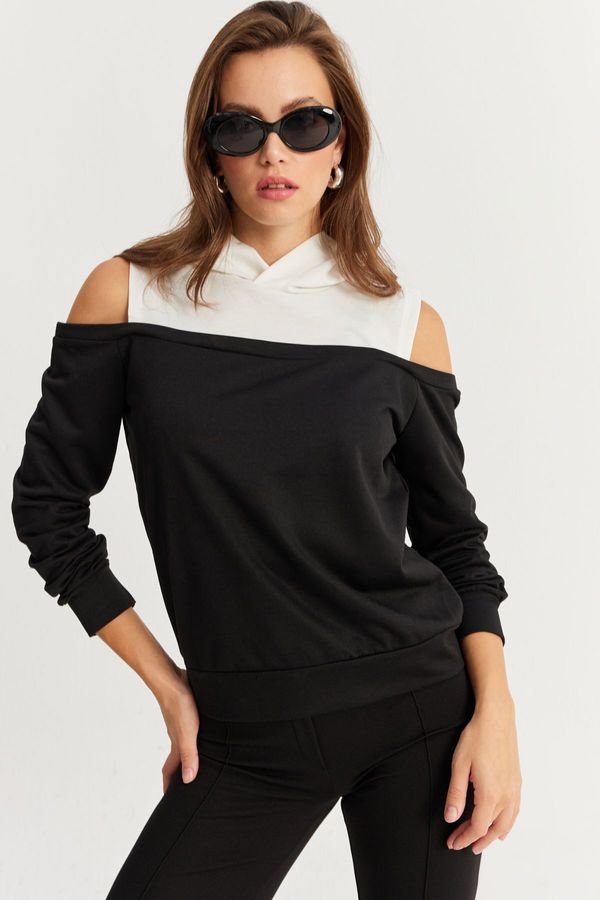 Cool & Sexy Cool & Sexy Women's Black-White Off-Shoulder Sweatshirt TF15