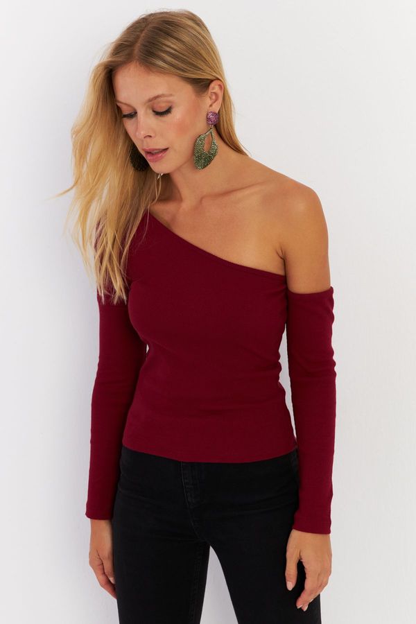 Cool & Sexy Cool & Sexy Women's Burgundy Asymmetric Sleeve Camisole New Year's Blouse HOR1