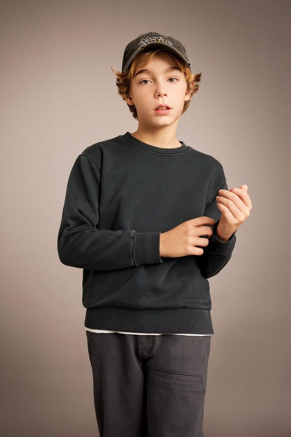DEFACTO DEFACTO Boy's Crew Neck Washable Faded Effect Sweatshirt