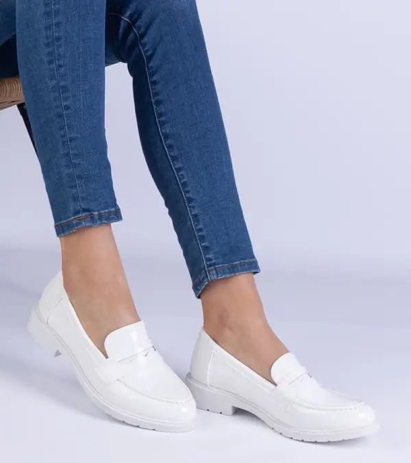 Gemre Gemre White patent leather women's low shoes Eledia