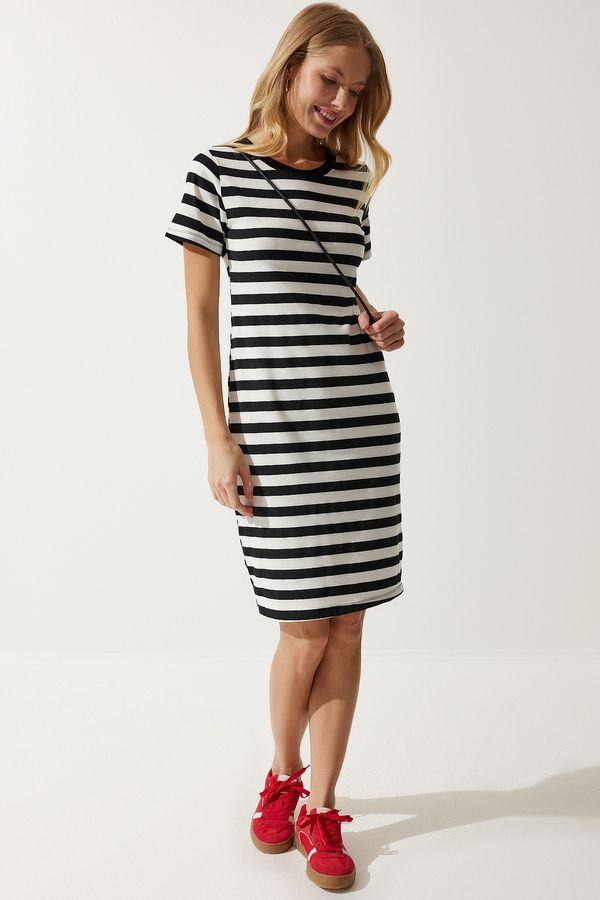 Happiness İstanbul Happiness İstanbul Women's Black and White Crew Neck Striped Knitted Dress