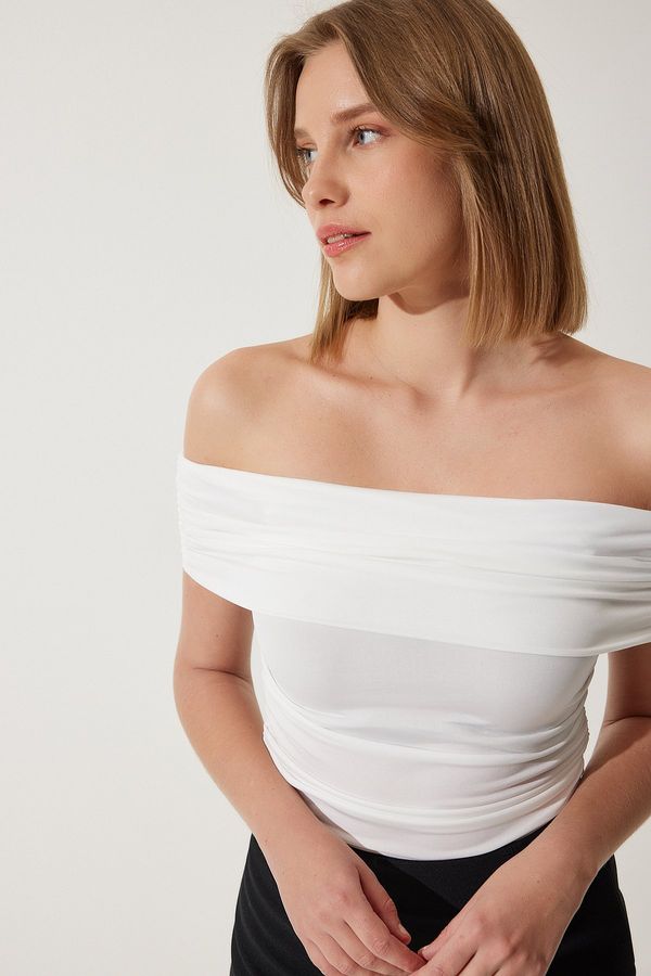 Happiness İstanbul Happiness İstanbul Women's White Gathered Open Shoulder Sandy Blouse