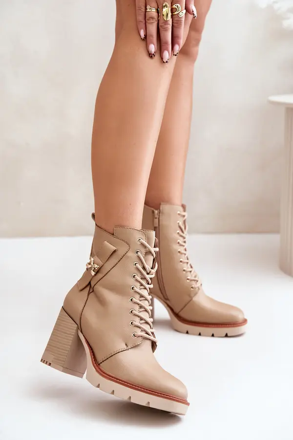Boto Insulated ankle boots with heels with gold details beige Ivarisse