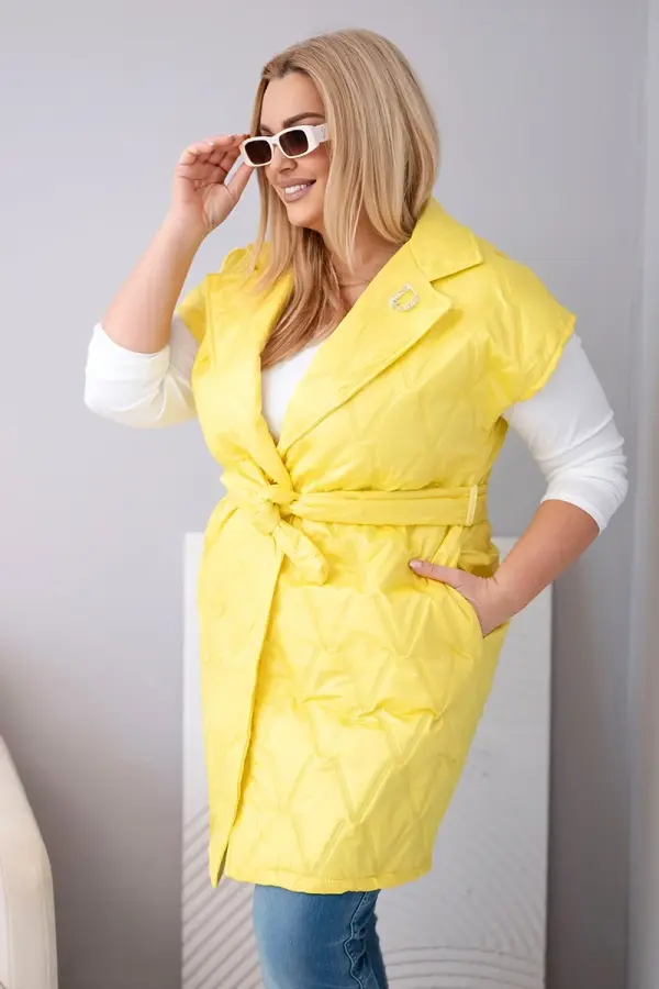 Kesi Włoski Kesi Plus Size žuti prošiveni prsluk s remenom