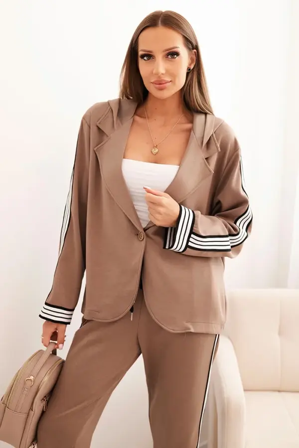 Kesi Włoski Kesi Włoski Women's set with viscose, featuring a side stripe and a sporty blazer fango