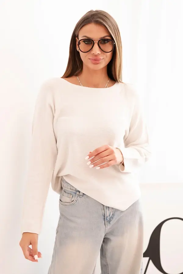 Kesi Włoski Kesi Włoski Women's sweater made of viscose with long sleeves and a round neckline beige