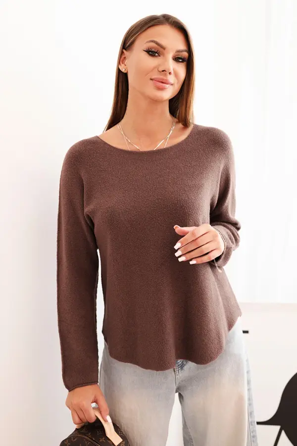 Kesi Włoski Kesi Włoski Women's sweater made of viscose with long sleeves and a round neckline mocha