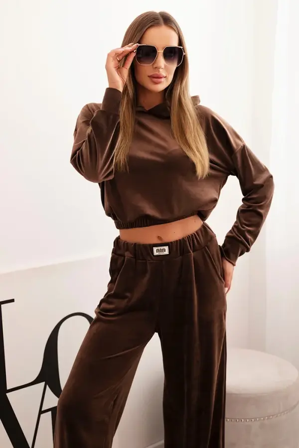 Kesi Włoski Kesi Włoski Women's velour tracksuit with wide legs and hoodie brown