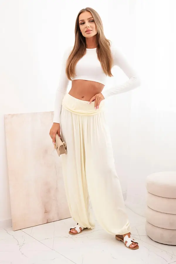 Kesi Włoski Kesi Włoski Women's viscose trousers with wide leg and ruffles yellow