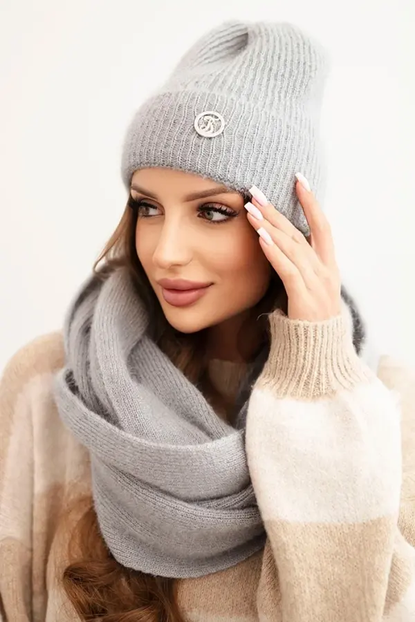 Polski Kesi Women's set with a hat and a scarf made of soft knit gray