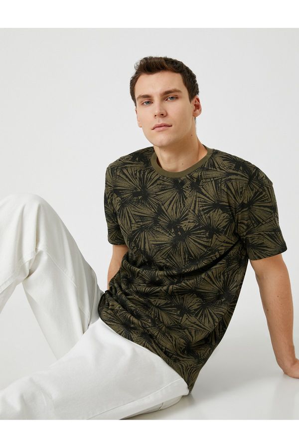 Koton Koton apstraktna majica s printom, kratki rukavi s vratom posade, tanko pristaje.