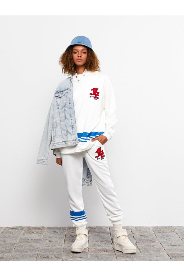 LC Waikiki LC Waikiki ženske trenirke s džepnim detaljnim tiskanim elastičnim strukom.