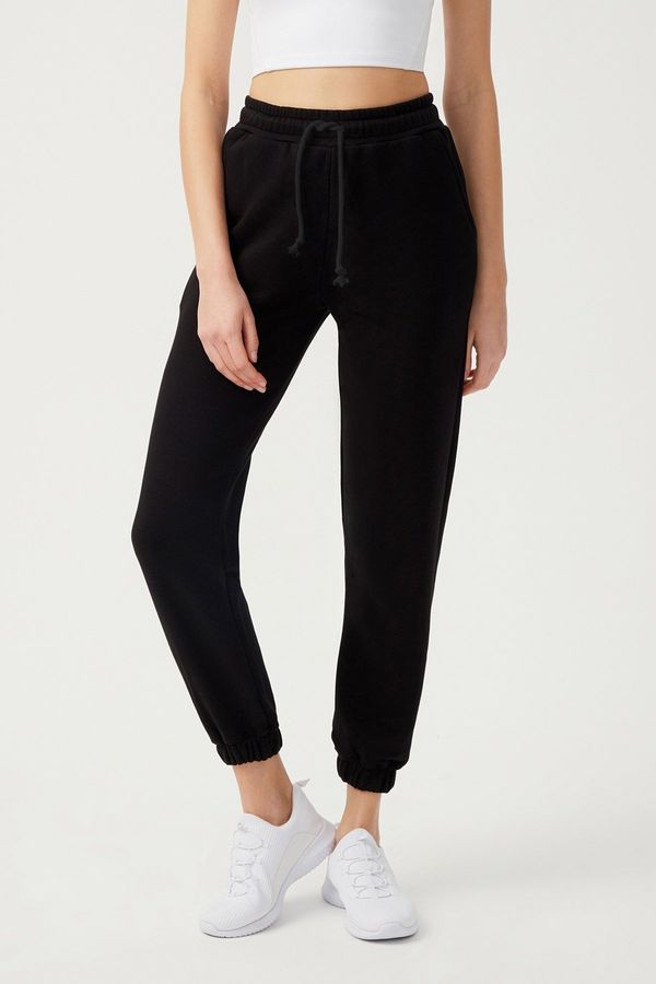 LOS OJOS LOS OJOS Ženske crne jogger hlače s elastičnim nogama