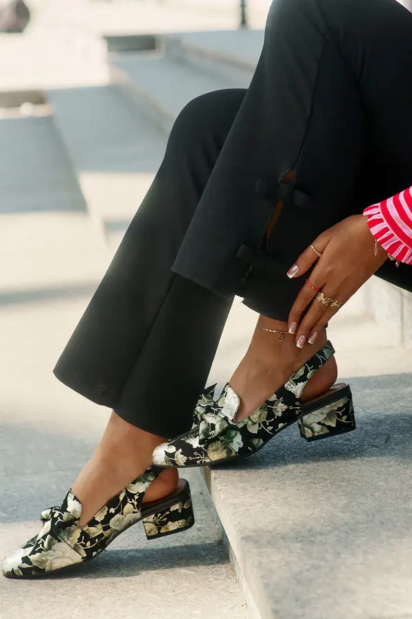 Maciejka Maciejka Leather Pumps With Flowers And Bow Black