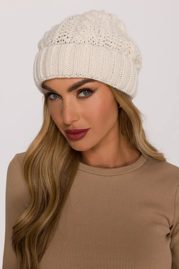 Made Of Emotion Made Of Emotion Woman's Beanie made of cable-knit yarn - ecru