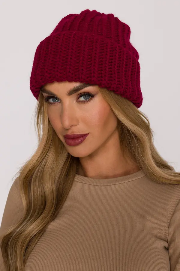 Made Of Emotion Made Of Emotion Woman's Beanie made of soft, chunky-knit yarn - maroon