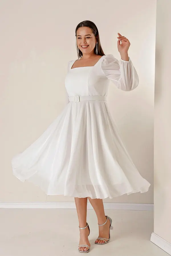By Saygı Napisala Saygı Plus size šifonska haljina s četvrtastim dekolteom, strukom s remenom i podstavljenom