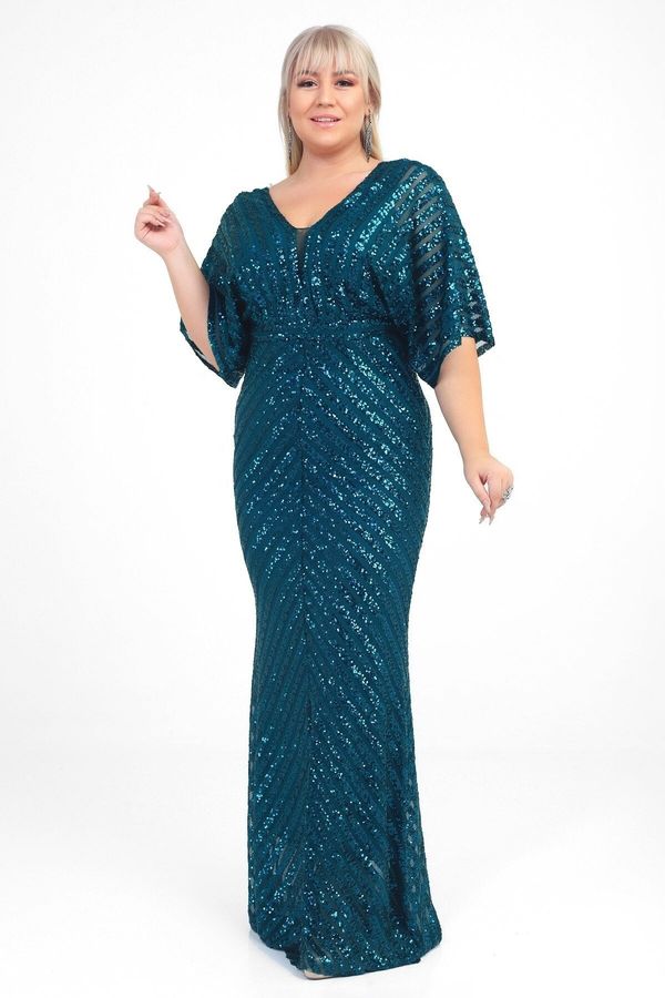 By Saygı Napisala Saygı Ženska zelena otobanska pulpa obložena dugom večernjom haljinom.