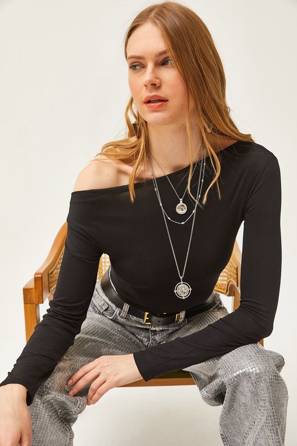 Olalook Olalook Women's Black Boat Neck Knitted Viscose Blouse