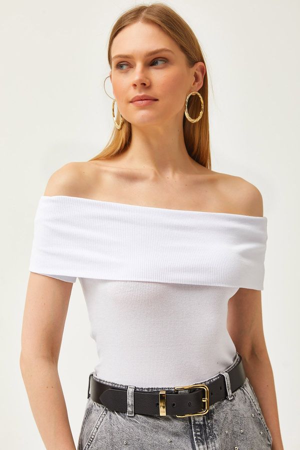 Olalook Olalook Women's White Madonna Collar Lycra Blouse