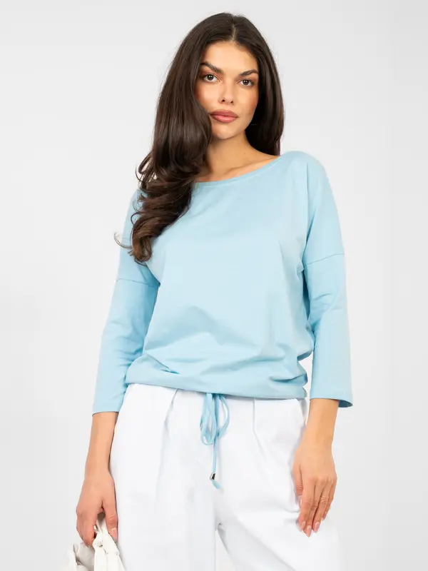 BASIC Feel Good Pastelno plava bluza s brodskim izrezom