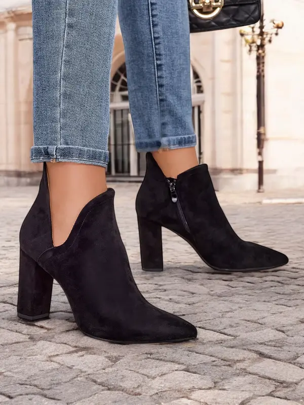 Resti Resti Black boots with cut from Alania - Footwear