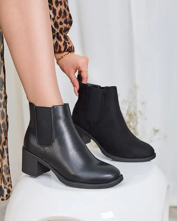 Resti Resti Black women's boots on a post Nanhelyna