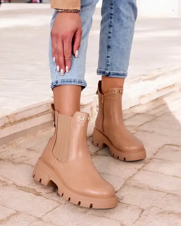 Resti Resti Women's boots on a thicker sole Gegri