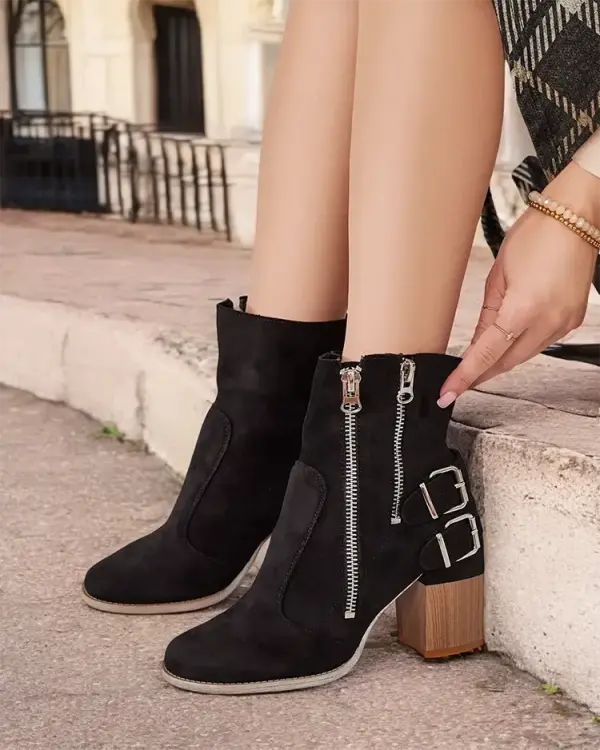 Resti Resti Women's boots on the post in black Ferrgo- Footwear