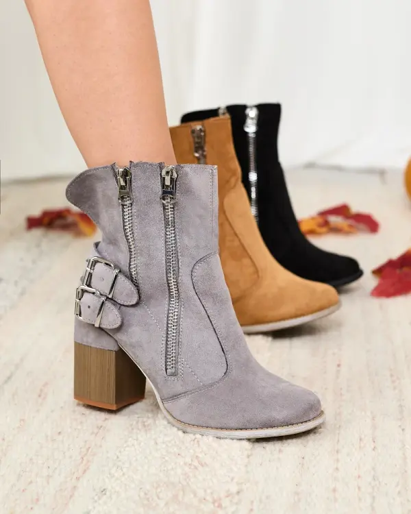 Resti Resti Women's gray boots with Feirrgo decoration