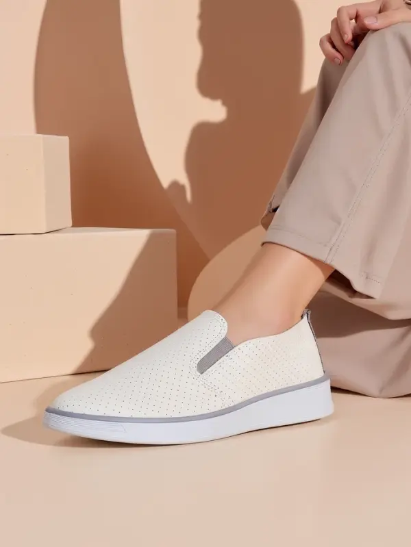 Resti Resti Women's perforated sports shoes Musio