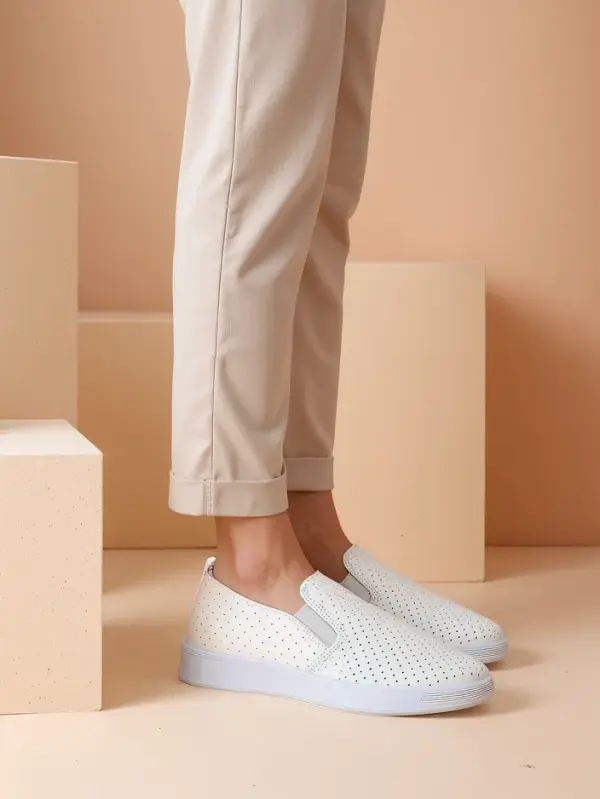 Resti Resti Women's perforated sports shoes Musio